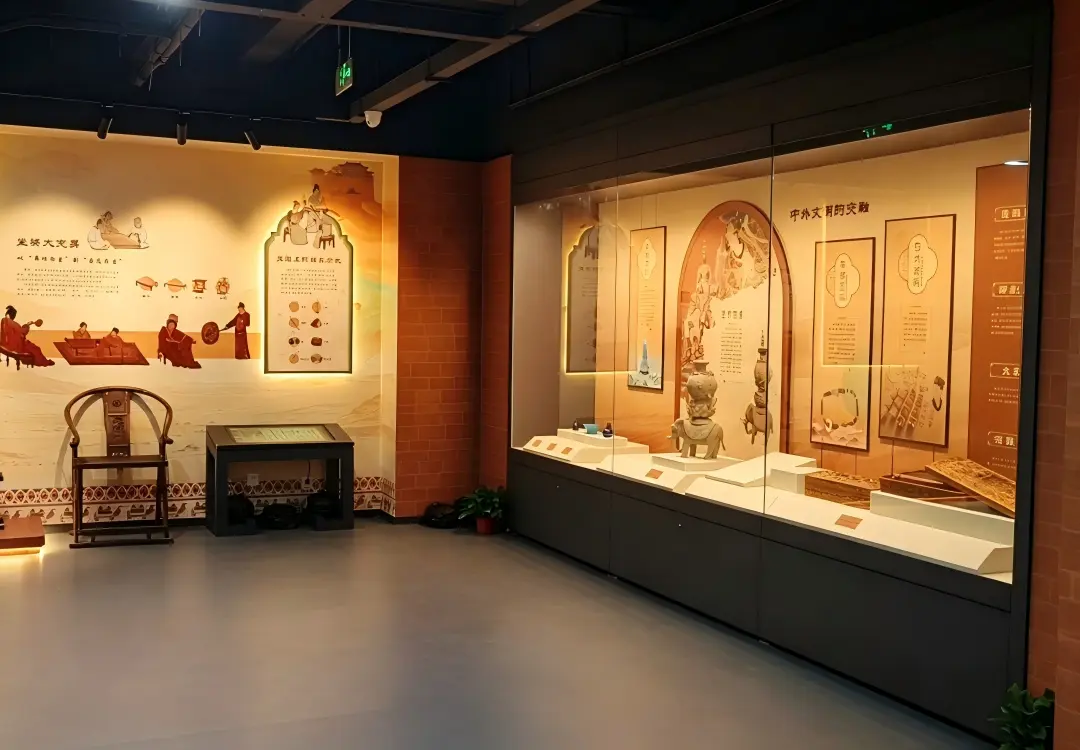 Series of museum gallery display cases along exhibition corridor, custom museum showcase for cultural relic display