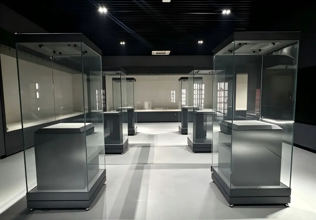 Freestanding museum conservation display case, vertical glass pedestal display cabinets for museum artifacts